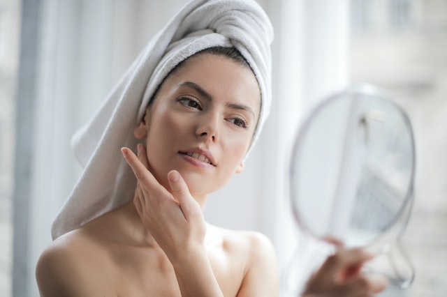 Limpeza facial: dicas para manter sua pele limpa e saudável